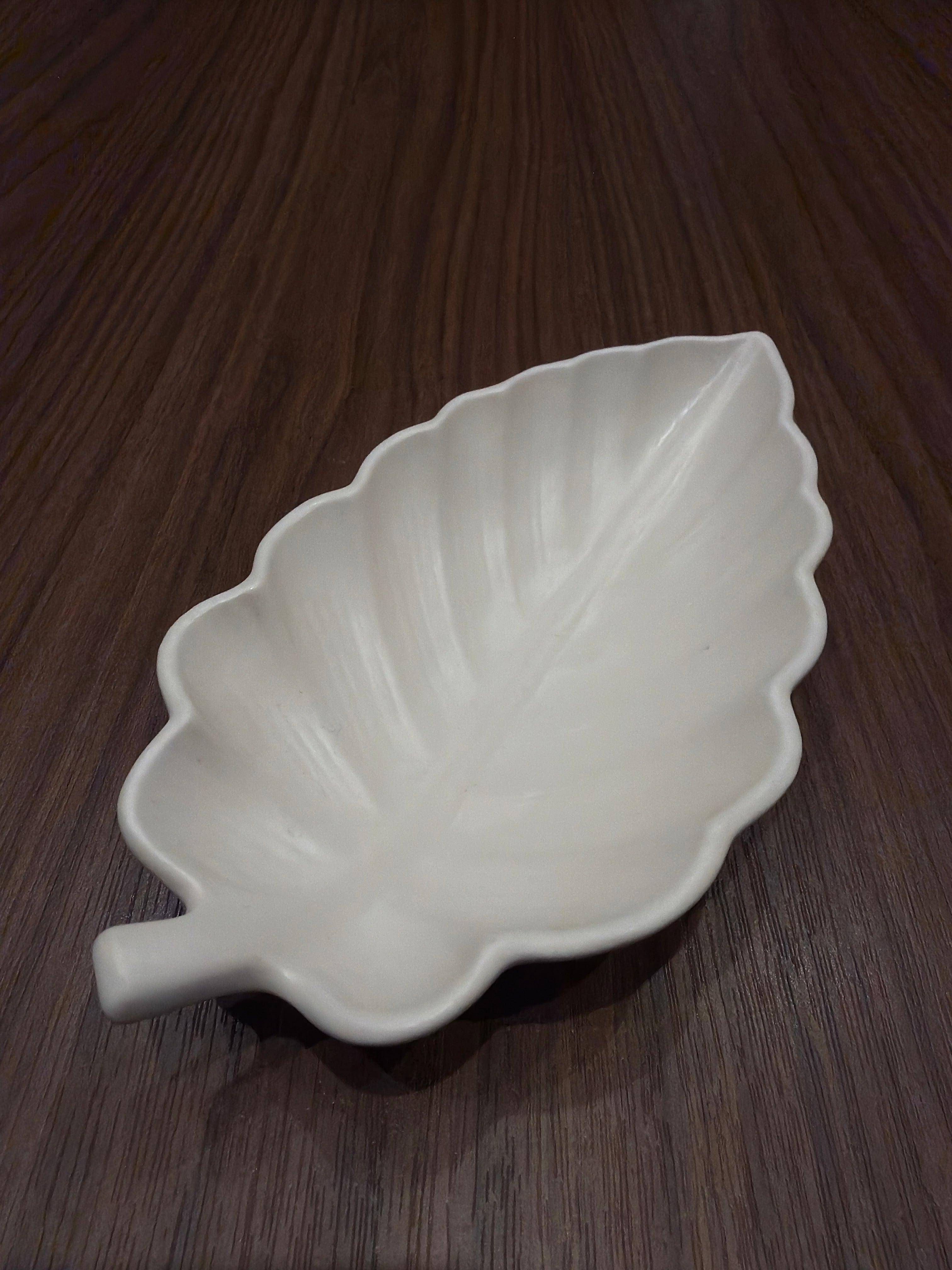 Botanical Ribbed Leaf Trinket Dish