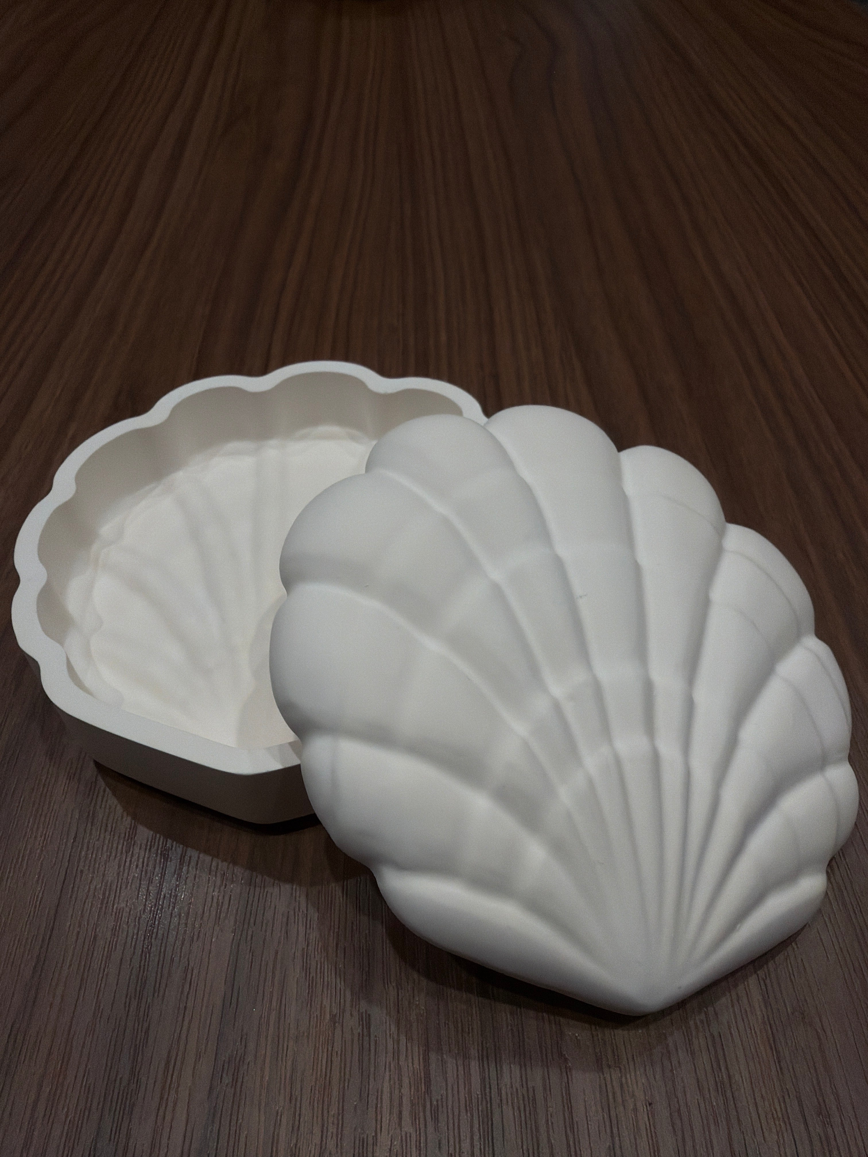 Scalloped Shell Lidded Jewelry Storage Box