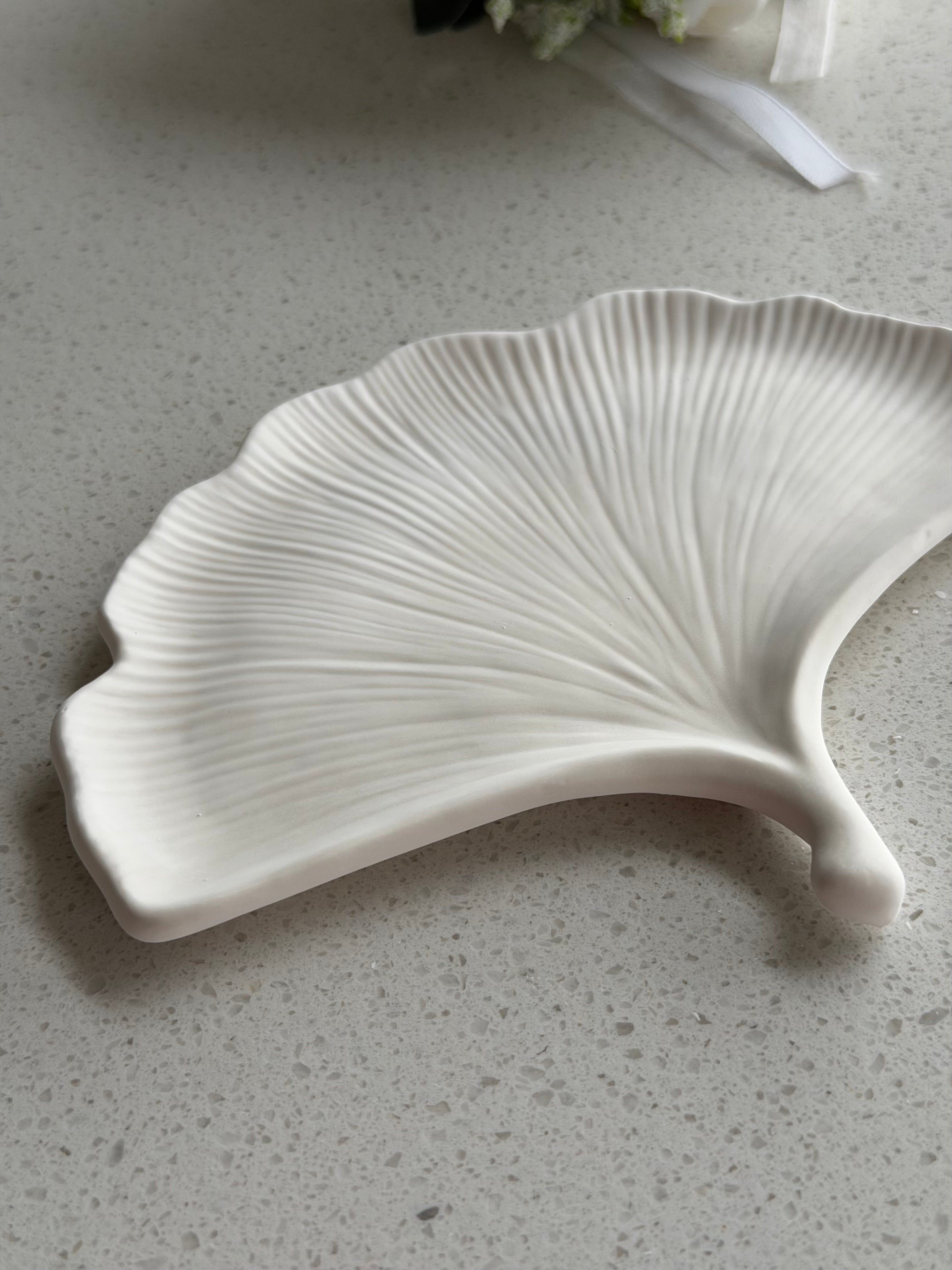 Wavy Leaf Tray